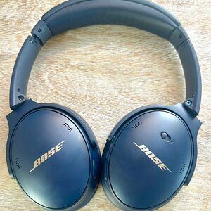 Bose QuietComfort 45 headphones- Limited Edition: Midnight Blue (Gently used)
